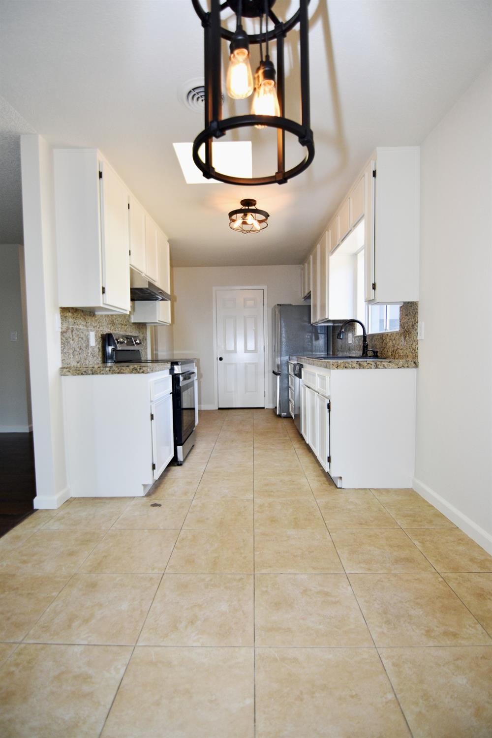 Bluefield Avenue, Turlock, California image 10