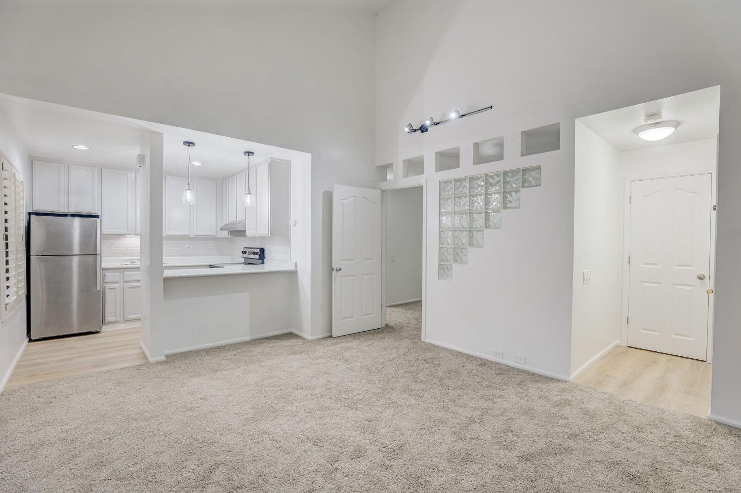 Photo #5: 225071590 Listing: Photo #5