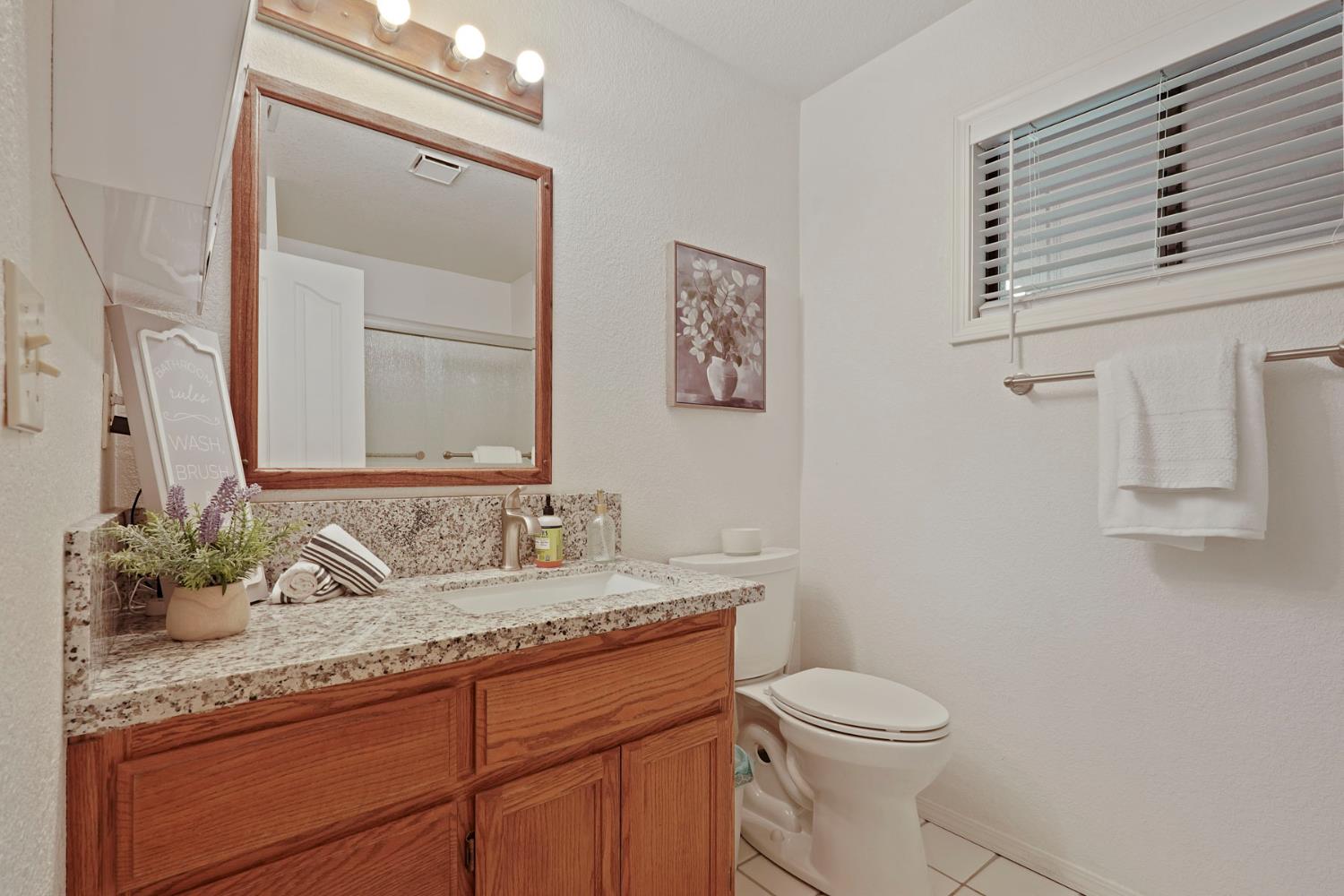 Detail Gallery Image 21 of 39 For 2316 Yosemite Ave, Escalon,  CA 95320 - 3 Beds | 2 Baths