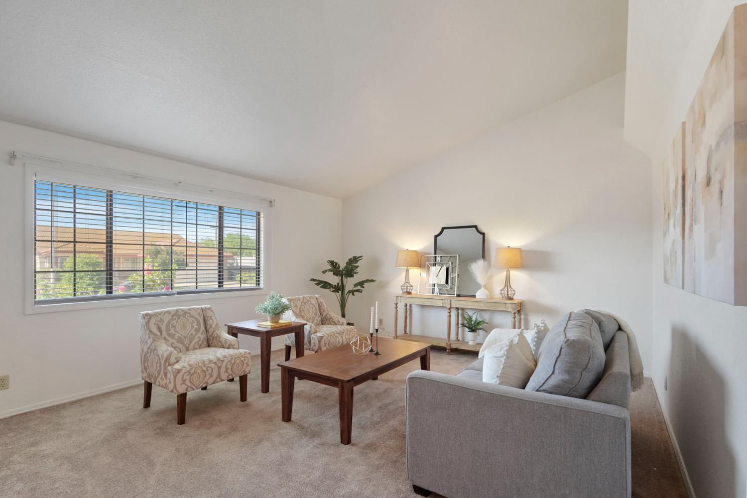 Detail Gallery Image 15 of 39 For 2316 Yosemite Ave, Escalon,  CA 95320 - 3 Beds | 2 Baths