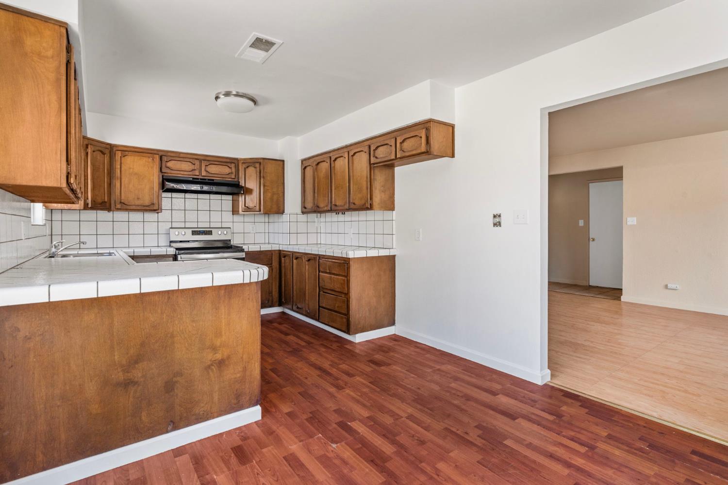 Oak Court, Tracy, California image 13