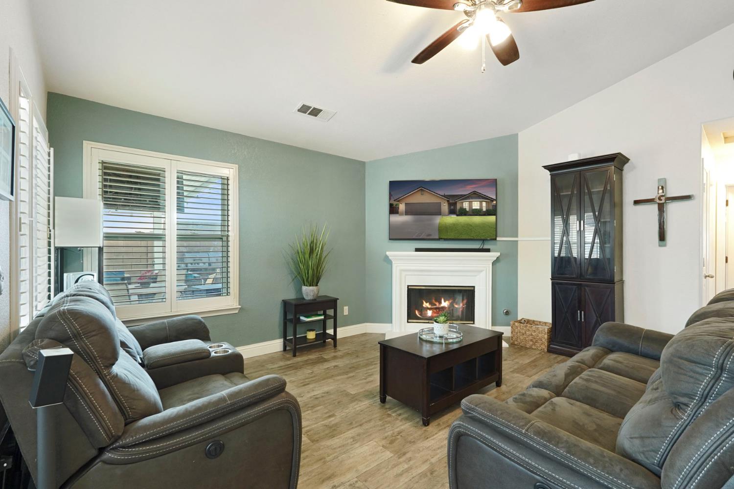 Blackbird Court, Lodi, California image 7