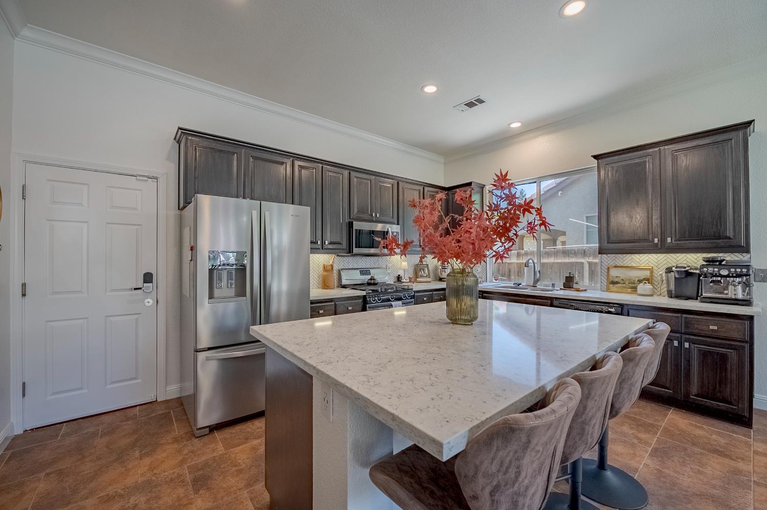 La Quinta Court, Merced, California image 26