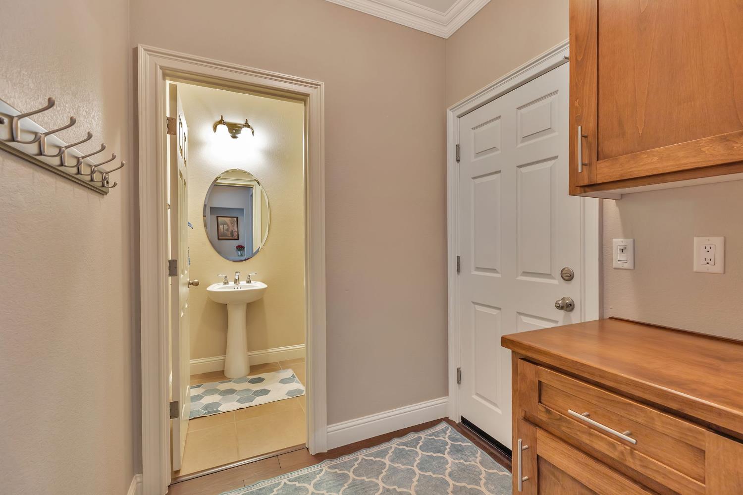 Detail Gallery Image 18 of 45 For 1088 Broken Spoke Ln, Roseville,  CA 95747 - 5 Beds | 4/1 Baths