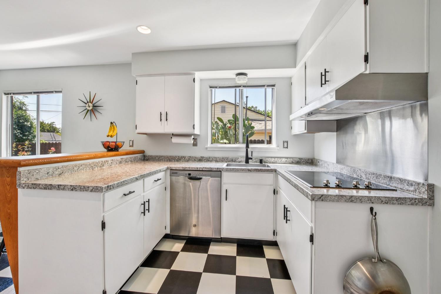 Cedarhurst Way, Carmichael, California image 10
