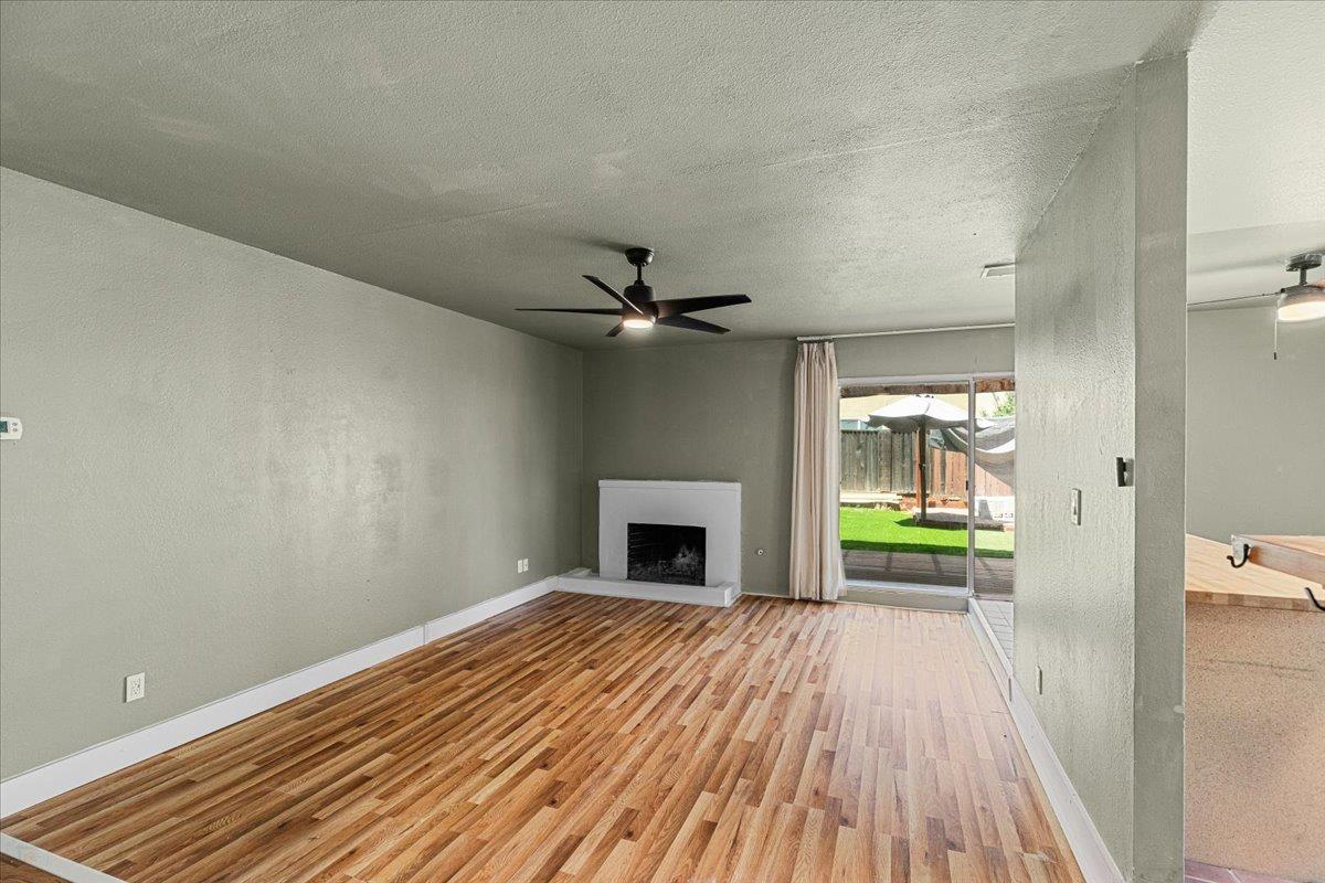 Entrada Way, Modesto, California image 8