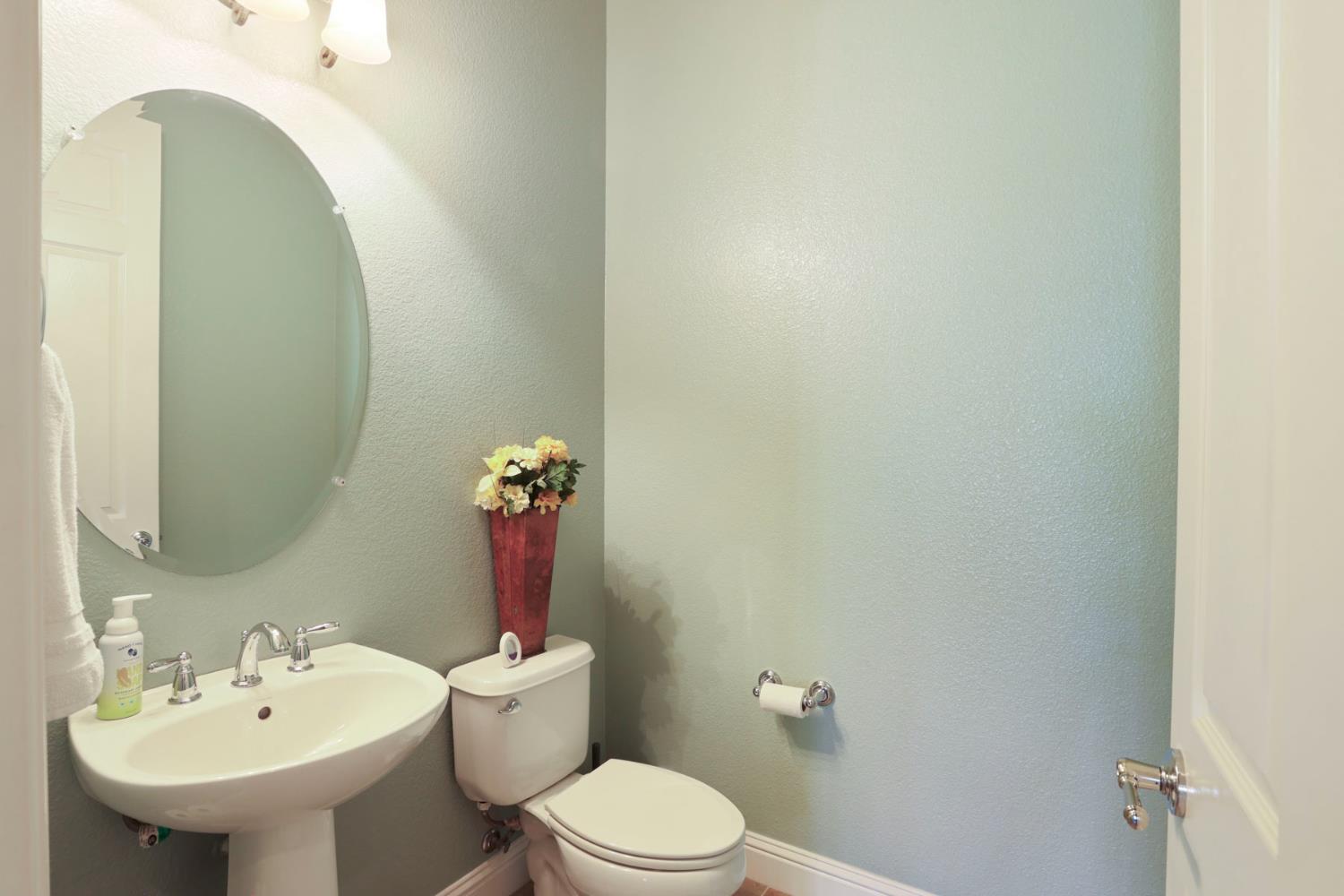 Detail Gallery Image 29 of 74 For 2424 Ashbridge Ln, Manteca,  CA 95336 - 2 Beds | 2/1 Baths