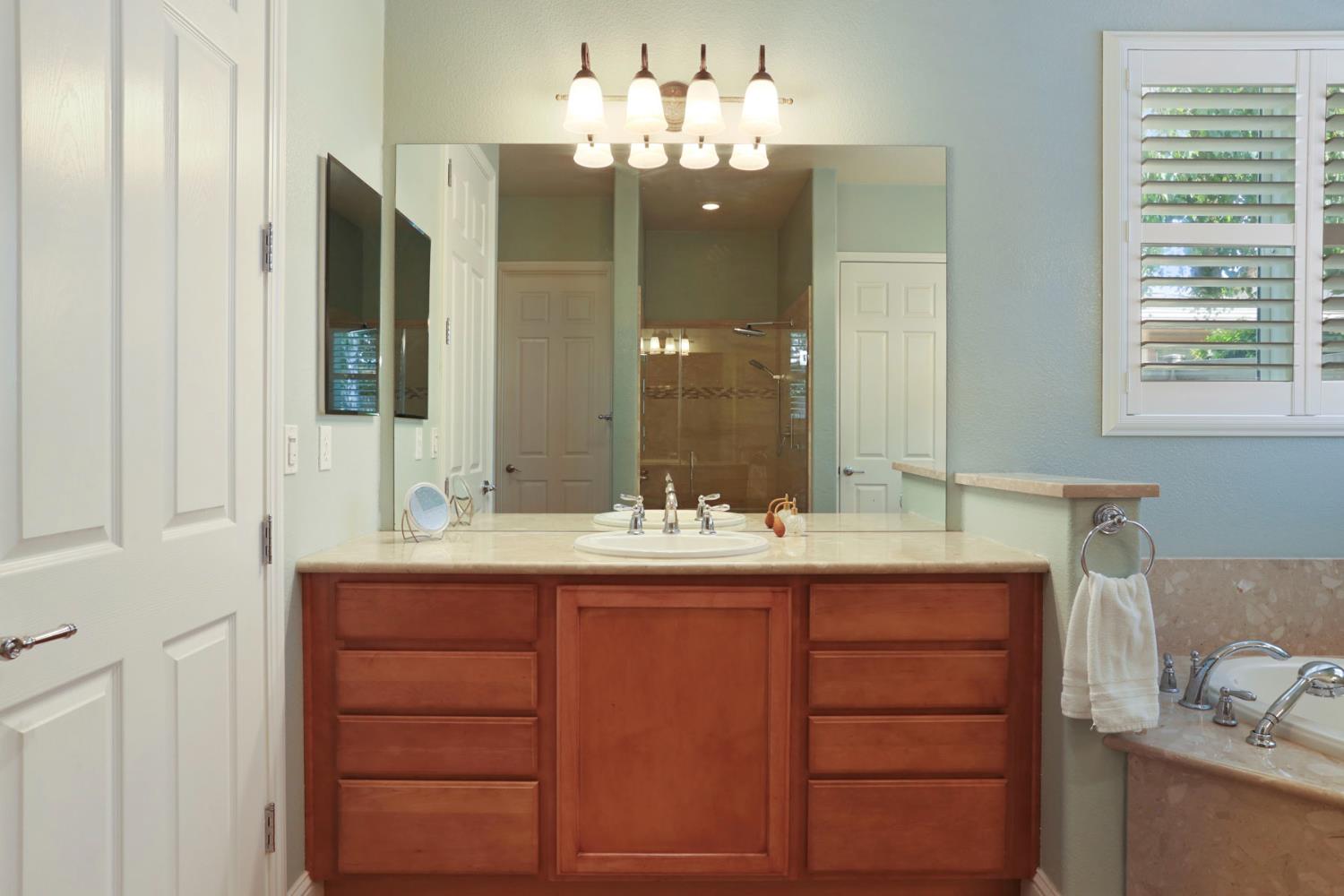 Detail Gallery Image 38 of 74 For 2424 Ashbridge Ln, Manteca,  CA 95336 - 2 Beds | 2/1 Baths