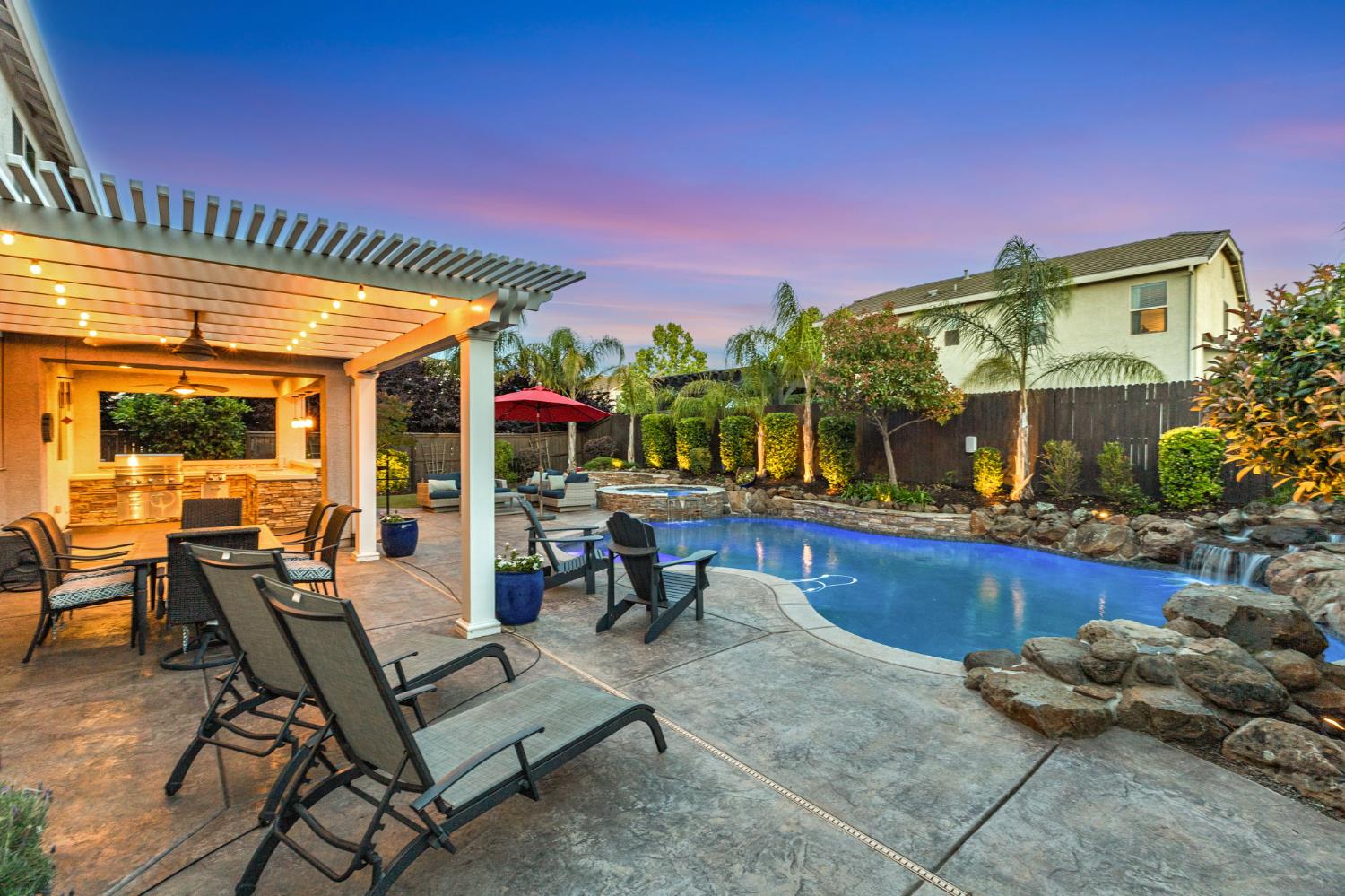 Detail Gallery Image 33 of 45 For 1088 Broken Spoke Ln, Roseville,  CA 95747 - 5 Beds | 4/1 Baths