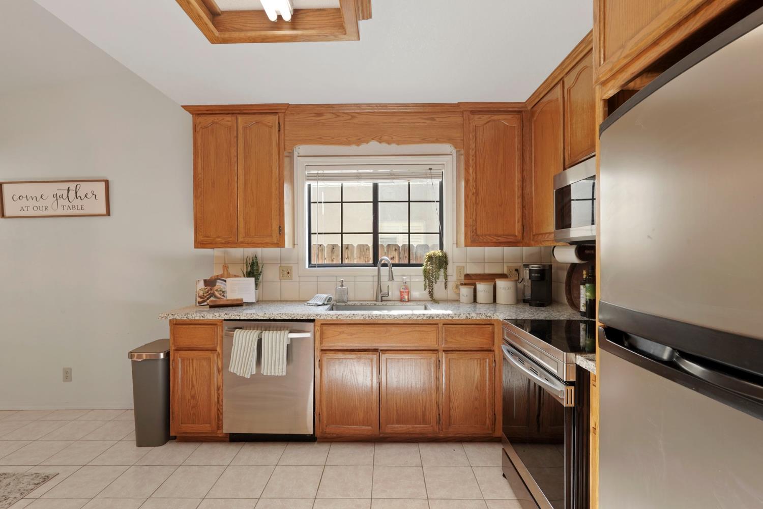 Detail Gallery Image 11 of 39 For 2316 Yosemite Ave, Escalon,  CA 95320 - 3 Beds | 2 Baths