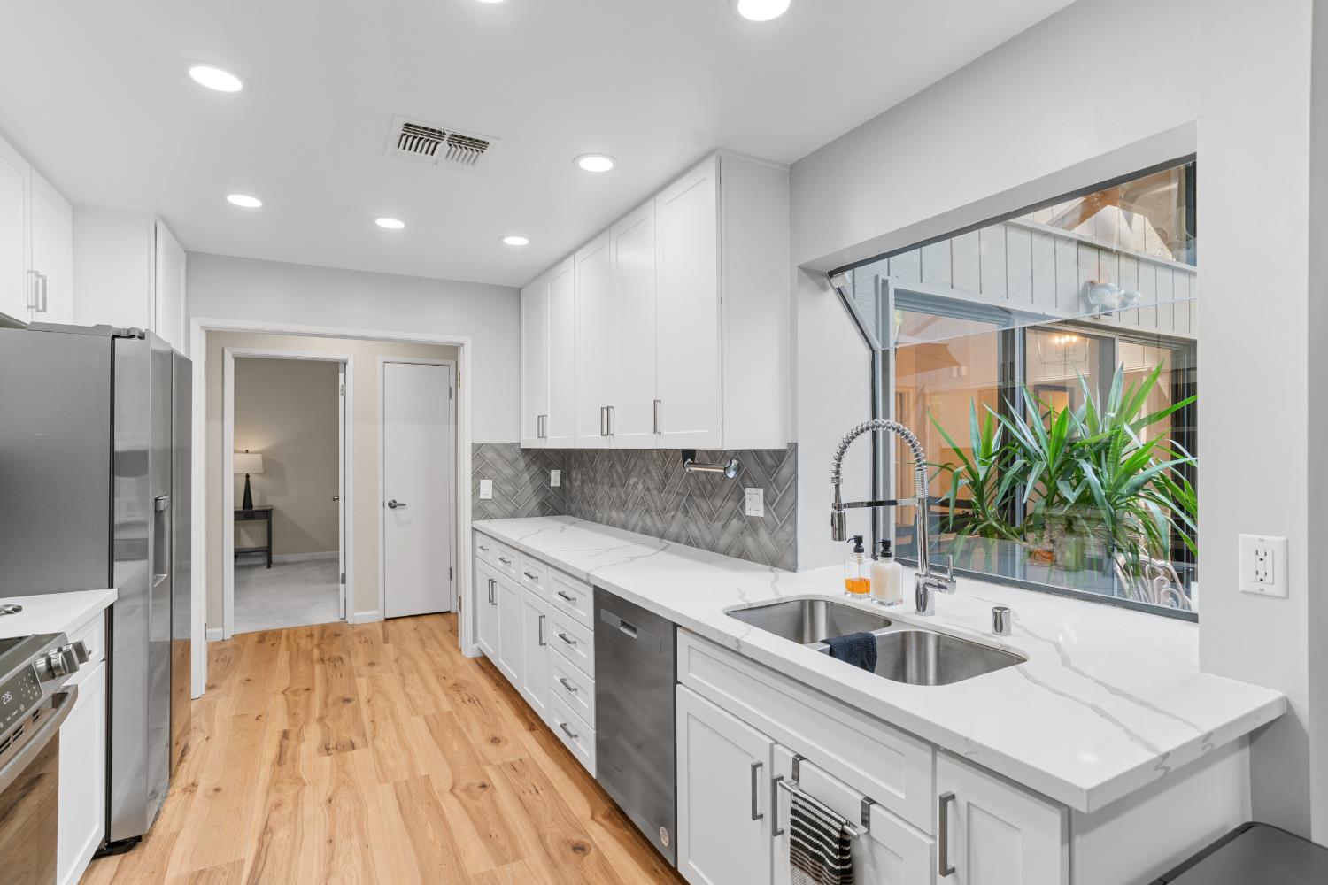Dunbarton Circle, Sacramento, California image 9
