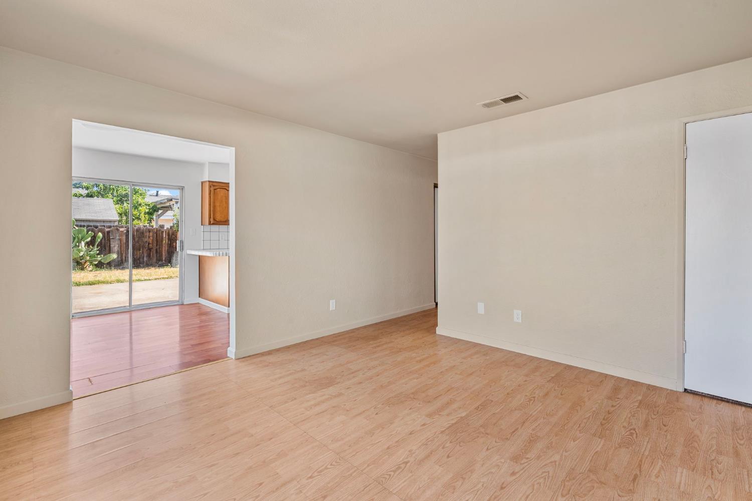 Oak Court, Tracy, California image 6