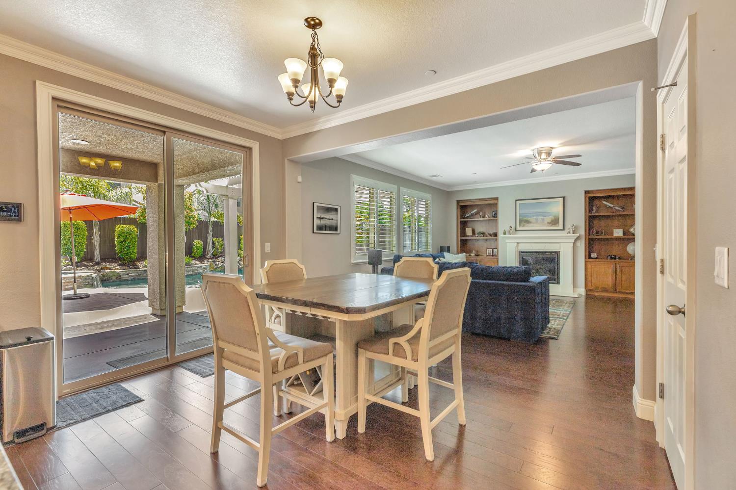 Detail Gallery Image 11 of 45 For 1088 Broken Spoke Ln, Roseville,  CA 95747 - 5 Beds | 4/1 Baths