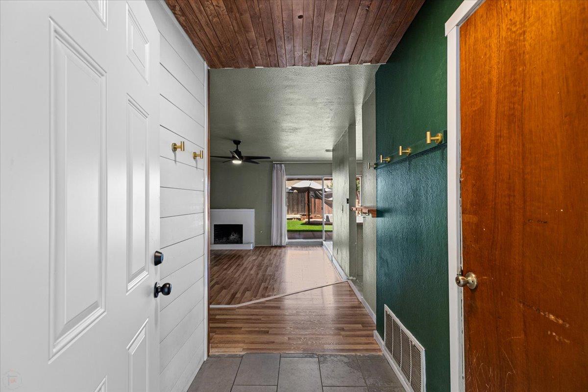 Entrada Way, Modesto, California image 7