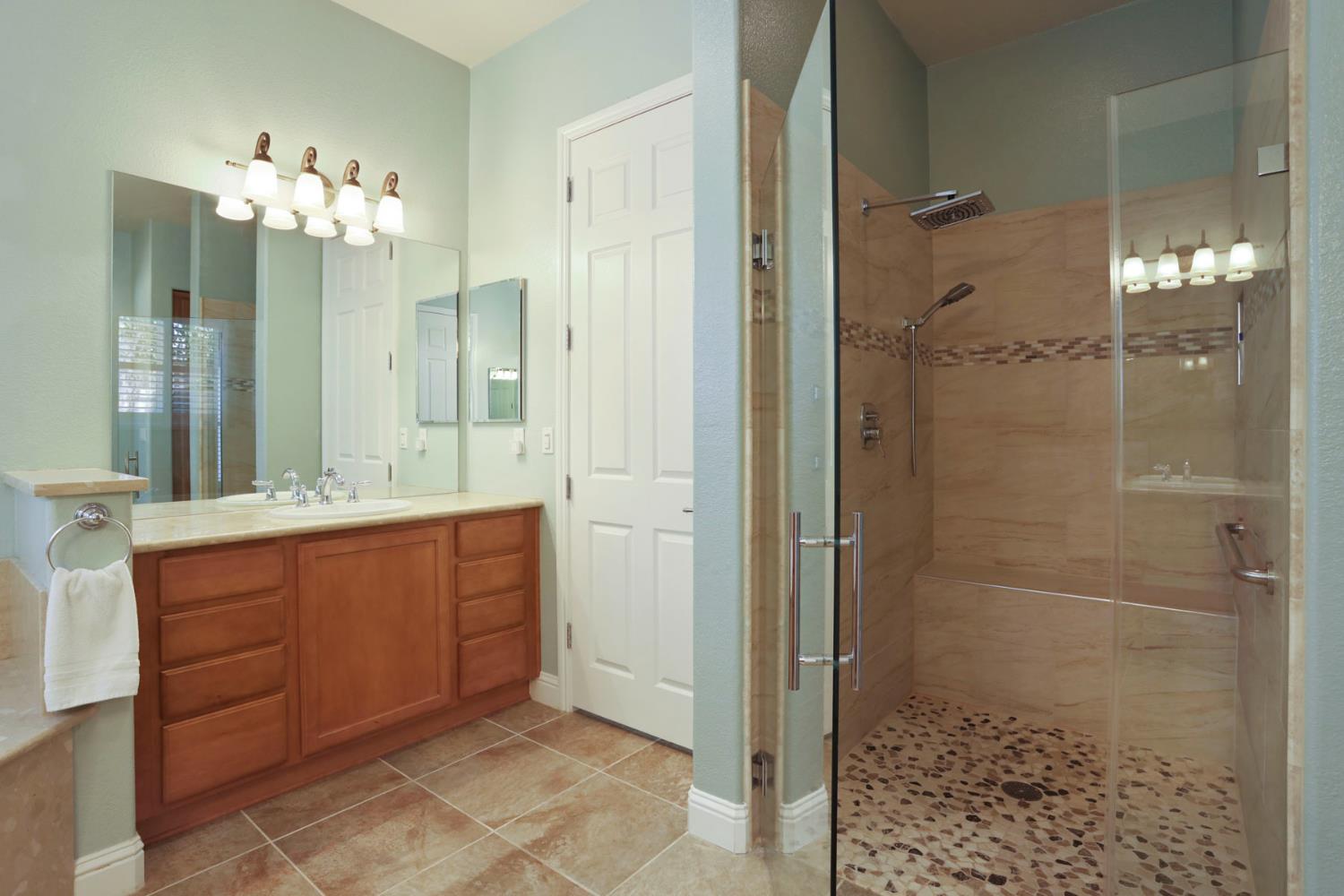 Detail Gallery Image 39 of 74 For 2424 Ashbridge Ln, Manteca,  CA 95336 - 2 Beds | 2/1 Baths