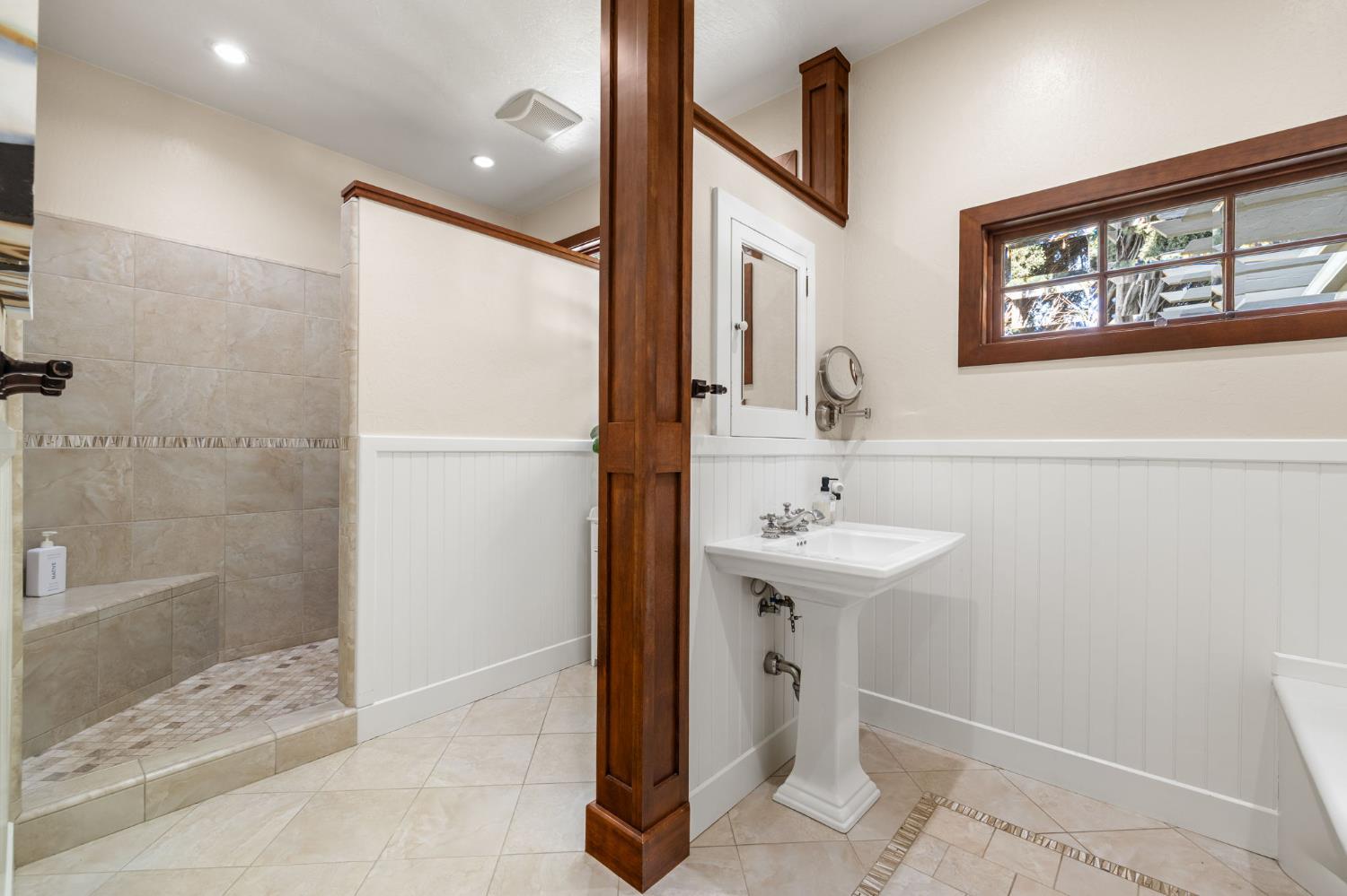 W Southwood Drive, Woodland, California image 44