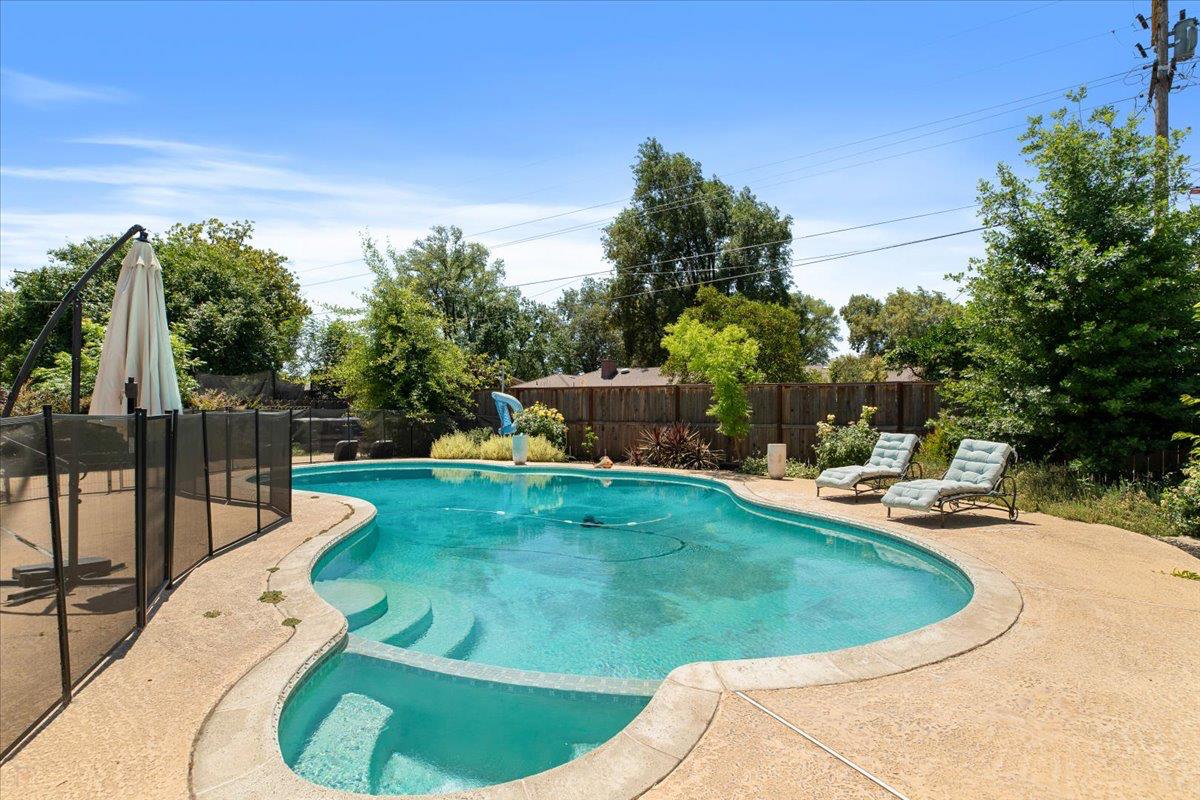 Sherwood Avenue, Modesto, California image 38