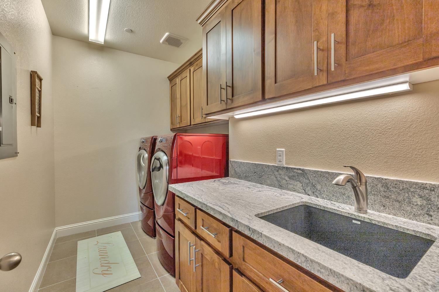 Detail Gallery Image 16 of 45 For 1088 Broken Spoke Ln, Roseville,  CA 95747 - 5 Beds | 4/1 Baths