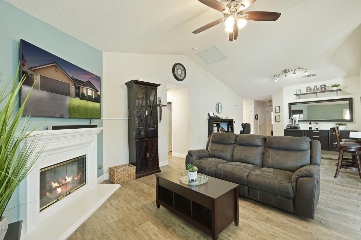Blackbird Court, Lodi, California image 9