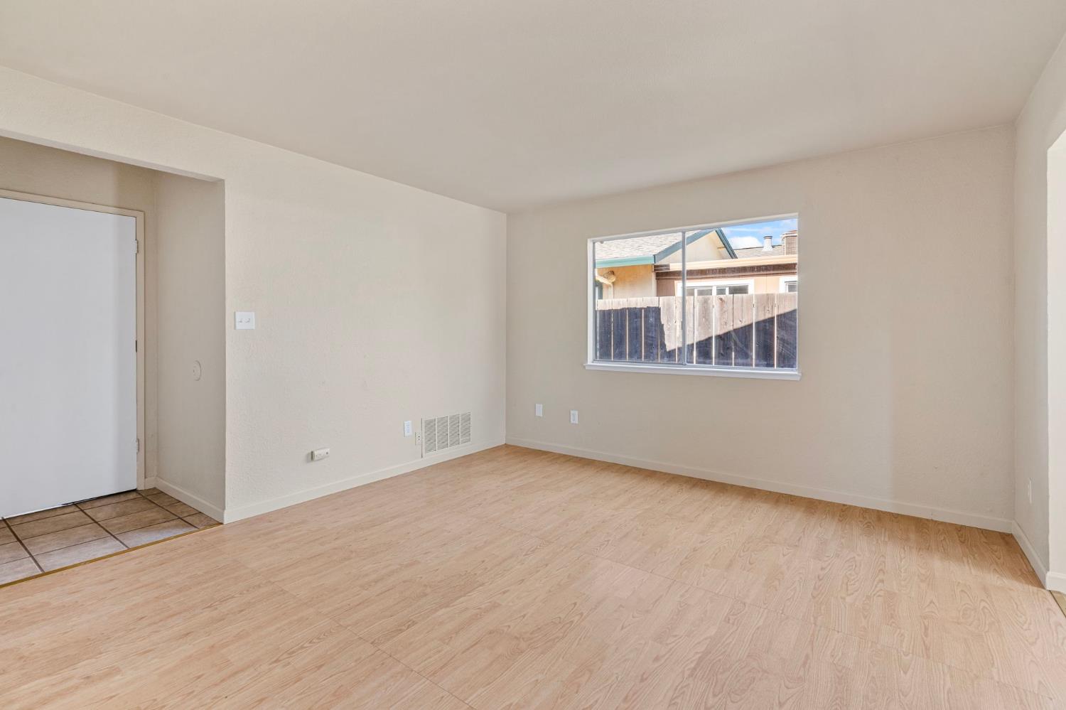 Oak Court, Tracy, California image 9