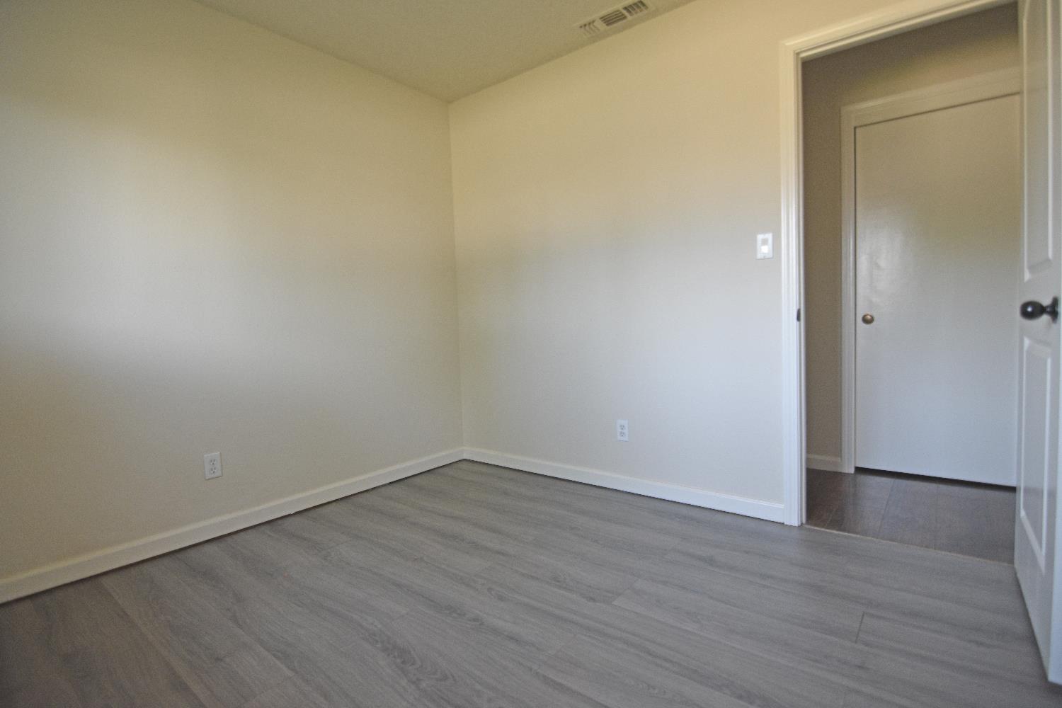 Bluefield Avenue, Turlock, California image 18