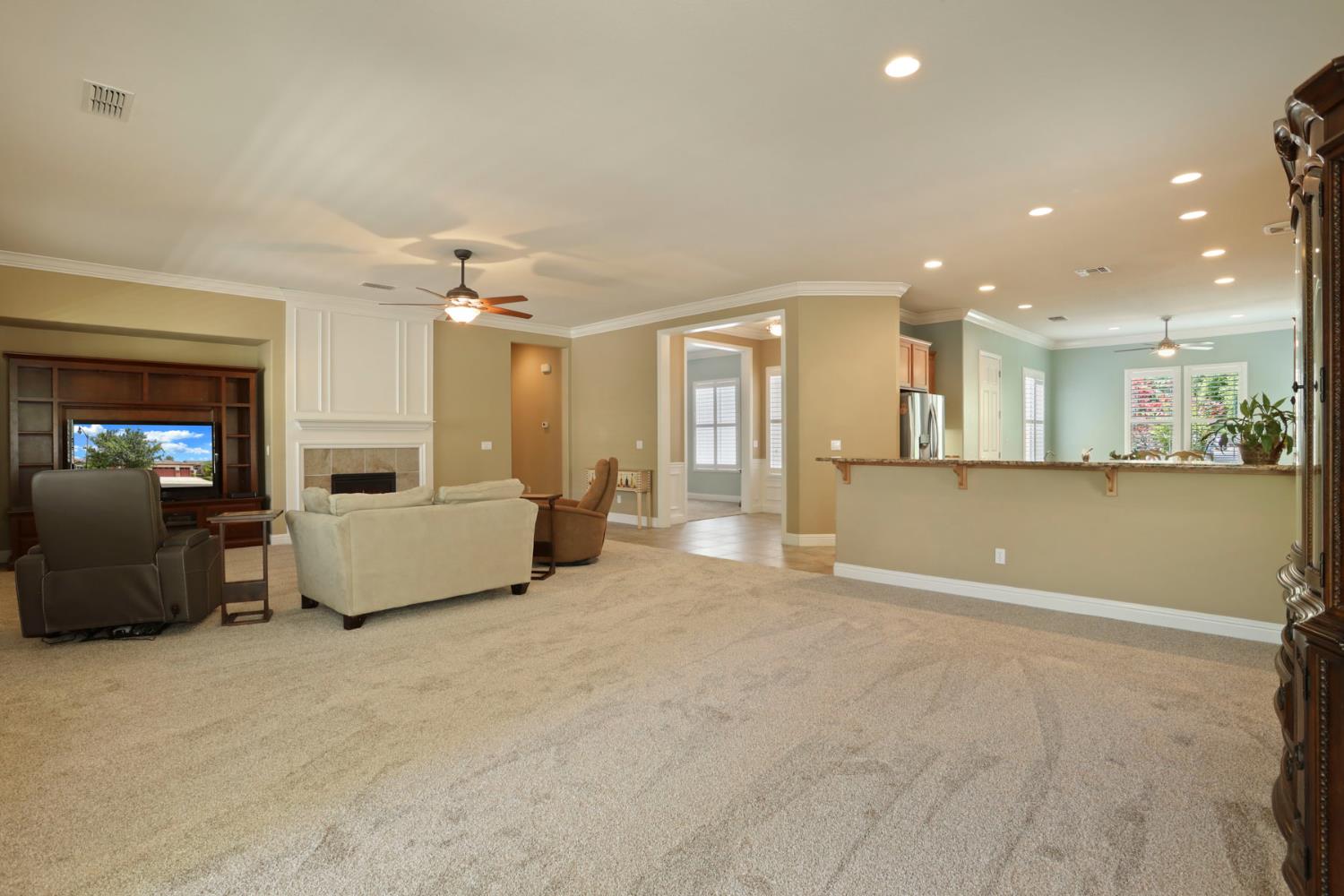 Detail Gallery Image 4 of 74 For 2424 Ashbridge Ln, Manteca,  CA 95336 - 2 Beds | 2/1 Baths