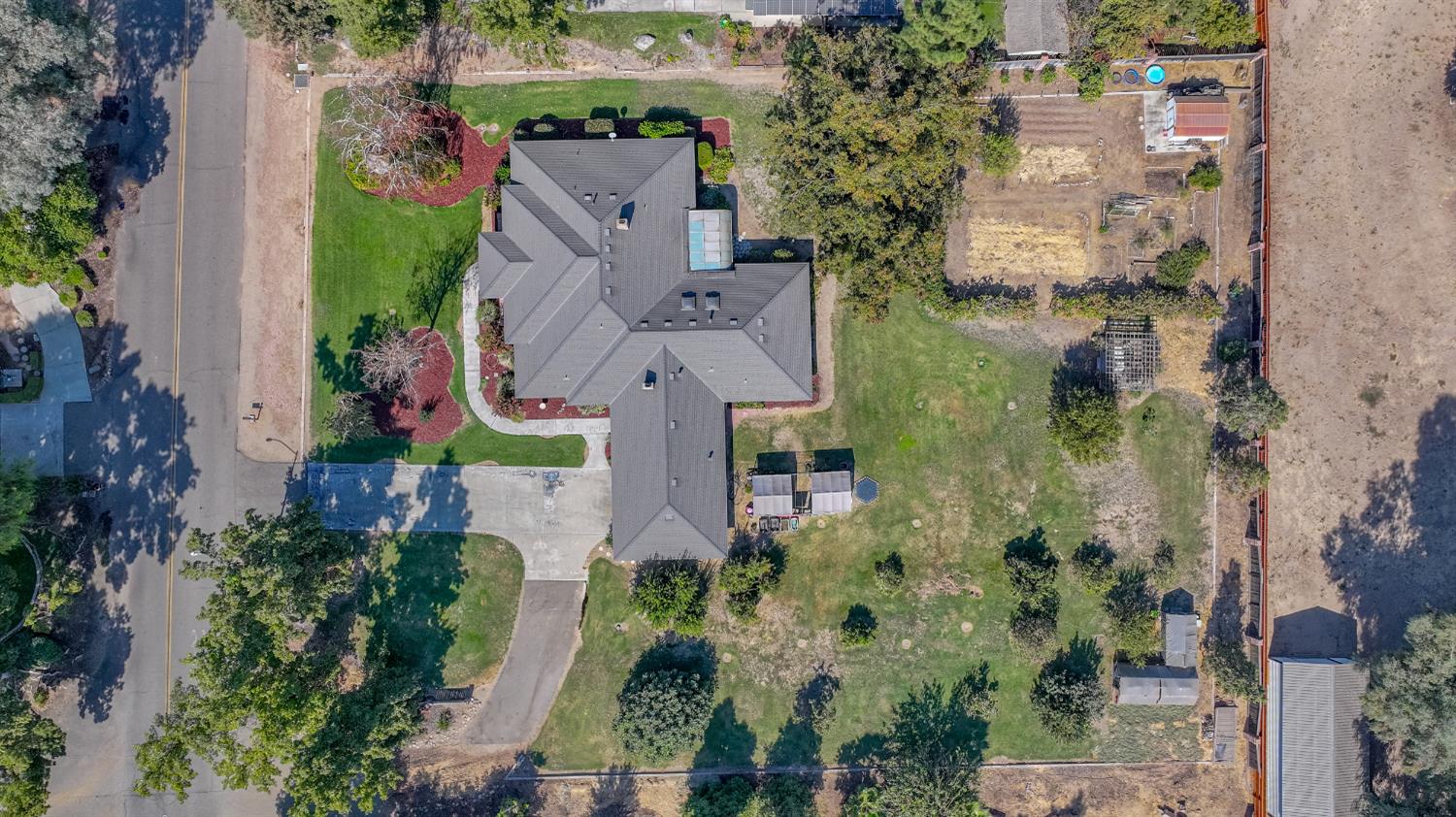 Detail Gallery Image 12 of 84 For 2020 Station Ave, Atwater,  CA 95301 - 4 Beds | 3 Baths