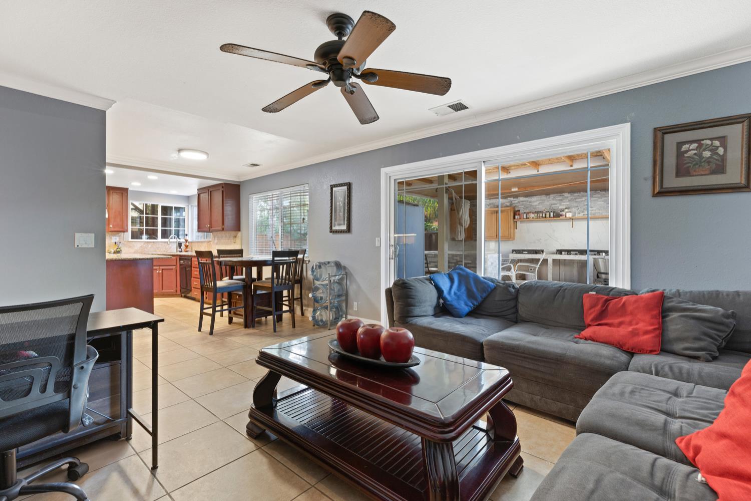 Parkside Drive, Tracy, California image 9