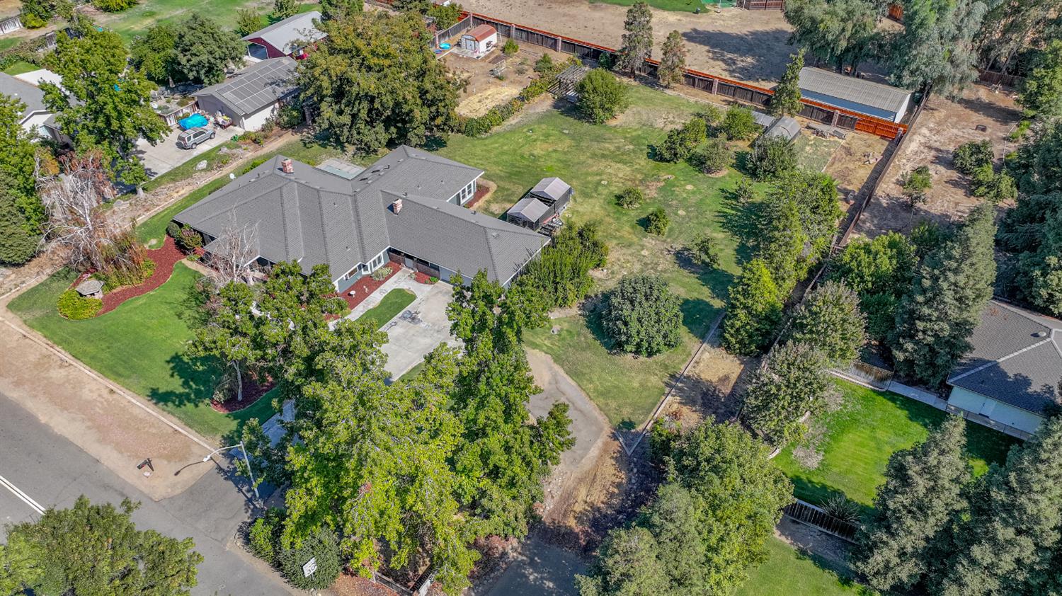 Detail Gallery Image 10 of 84 For 2020 Station Ave, Atwater,  CA 95301 - 4 Beds | 3 Baths