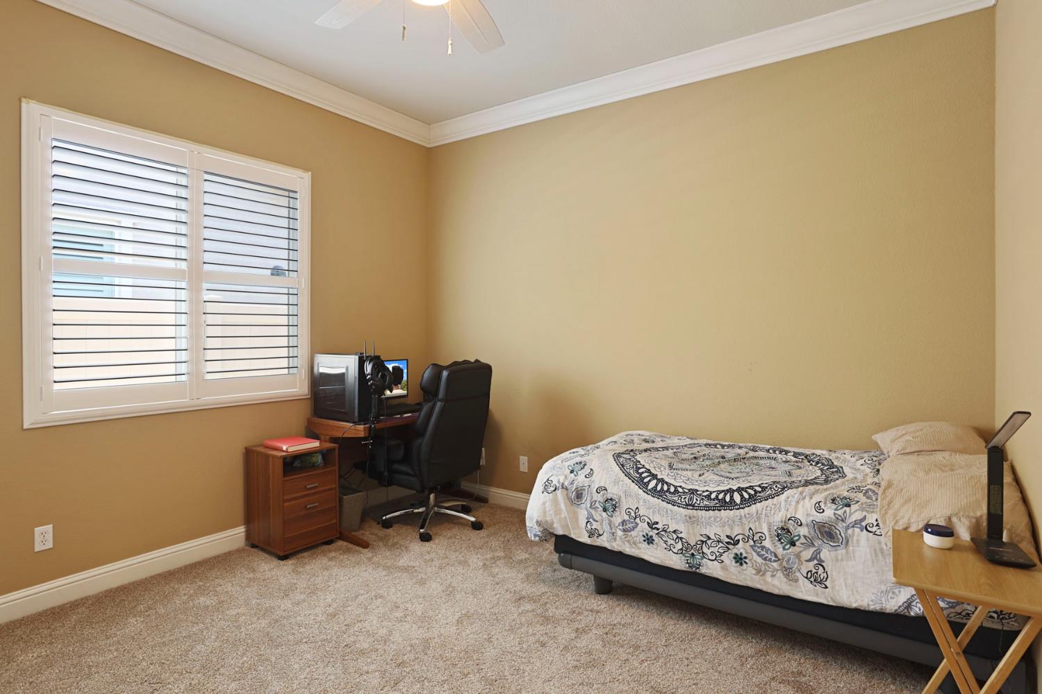 Detail Gallery Image 32 of 74 For 2424 Ashbridge Ln, Manteca,  CA 95336 - 2 Beds | 2/1 Baths
