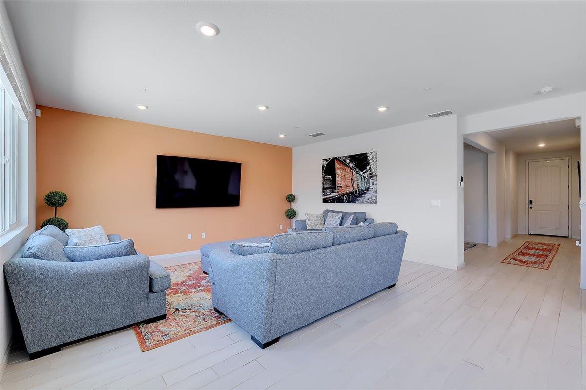Berryessa Way, Olivehurst, California image 9