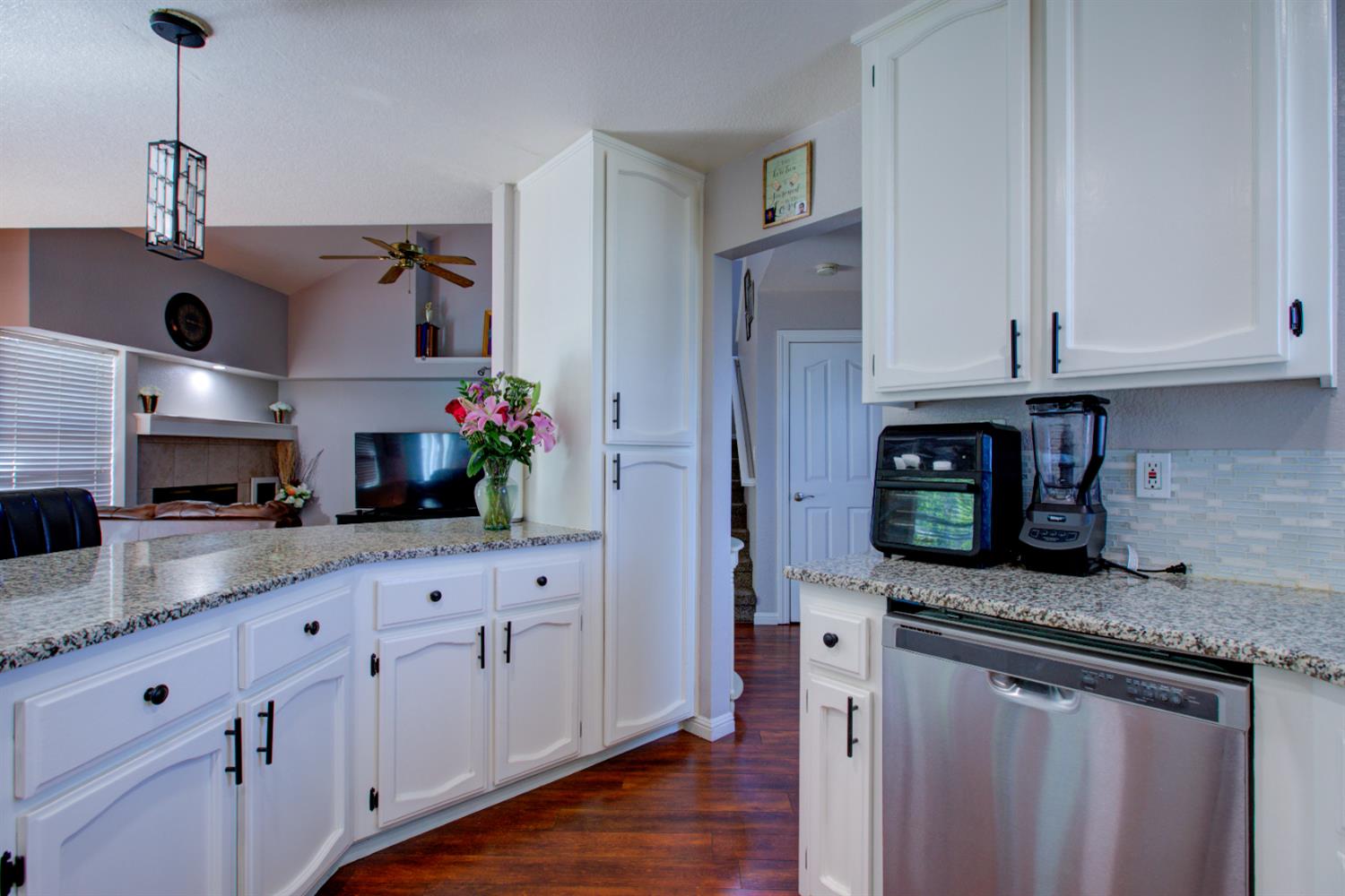 Crestwood Avenue, Manteca, California image 15
