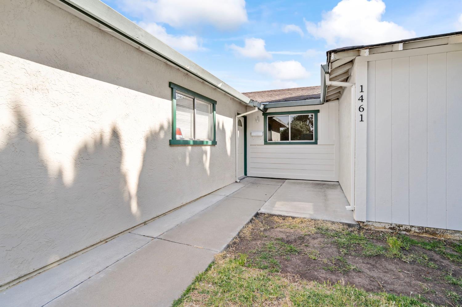 Oak Court, Tracy, California image 3