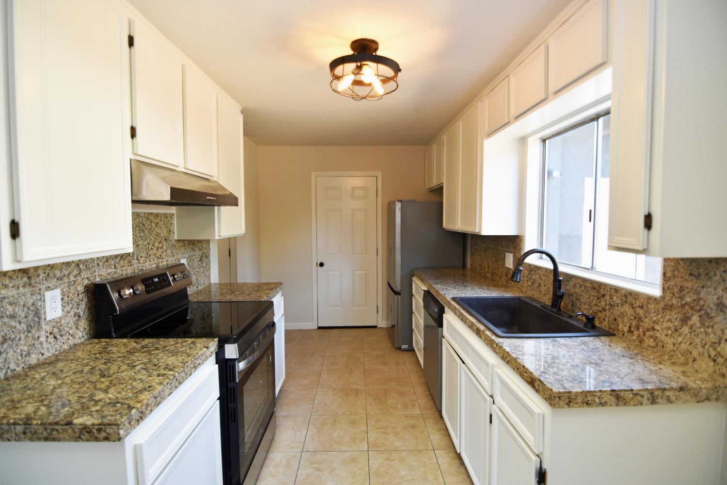 Bluefield Avenue, Turlock, California image 11