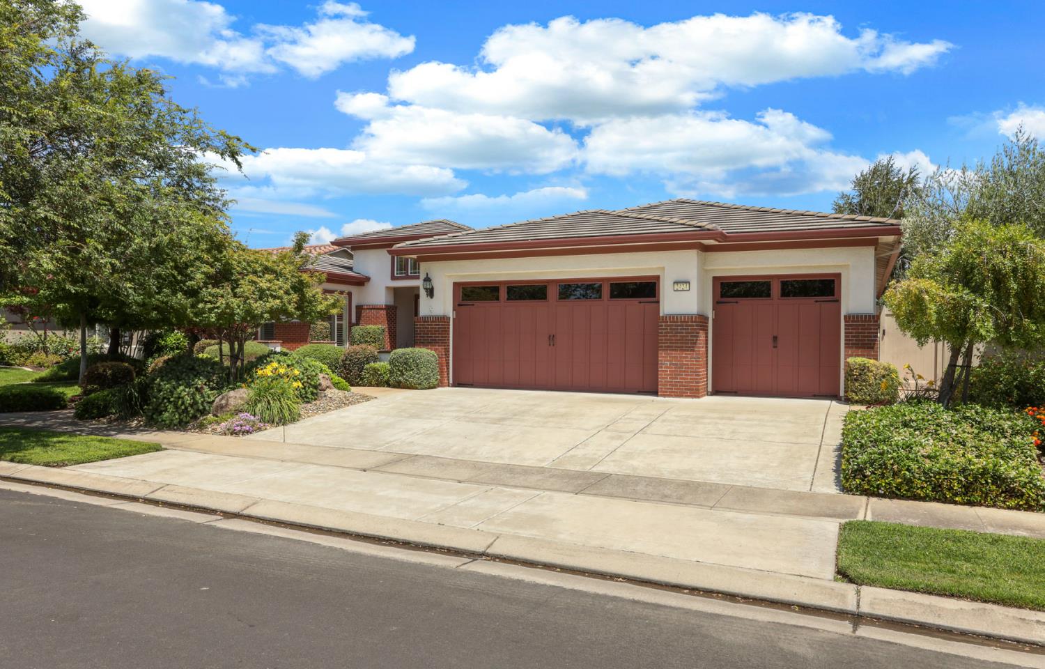 Detail Gallery Image 8 of 74 For 2424 Ashbridge Ln, Manteca,  CA 95336 - 2 Beds | 2/1 Baths