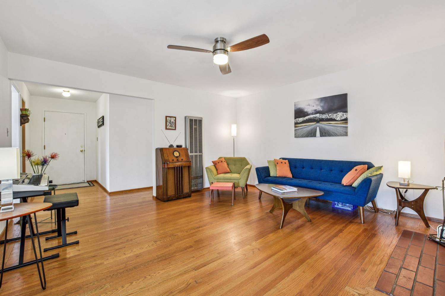 Cedarhurst Way, Carmichael, California image 3