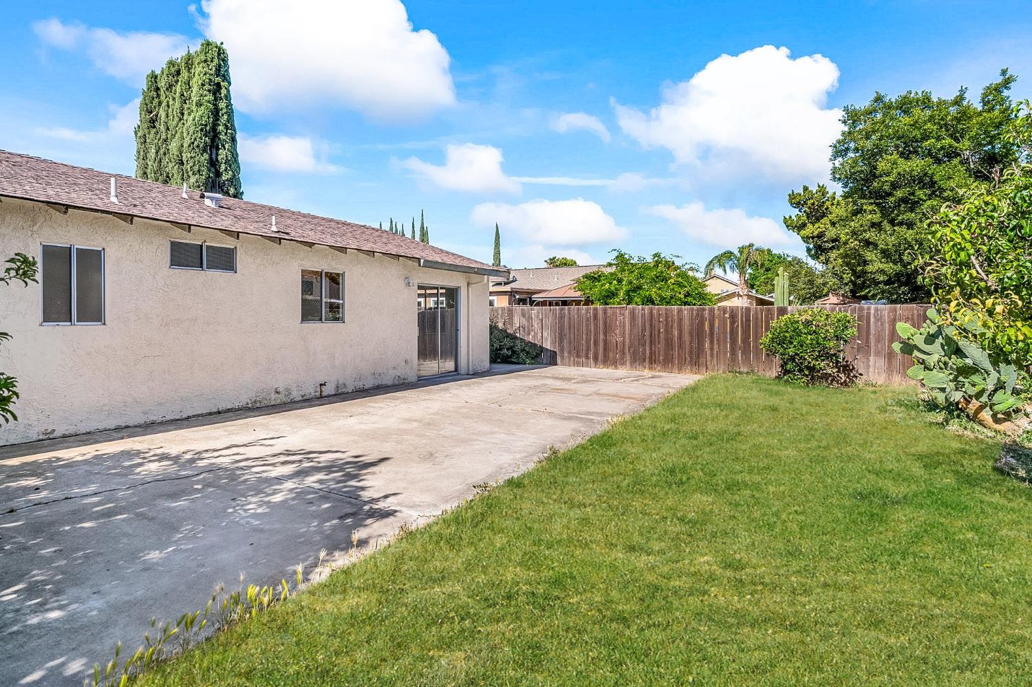 Oak Court, Tracy, California image 30