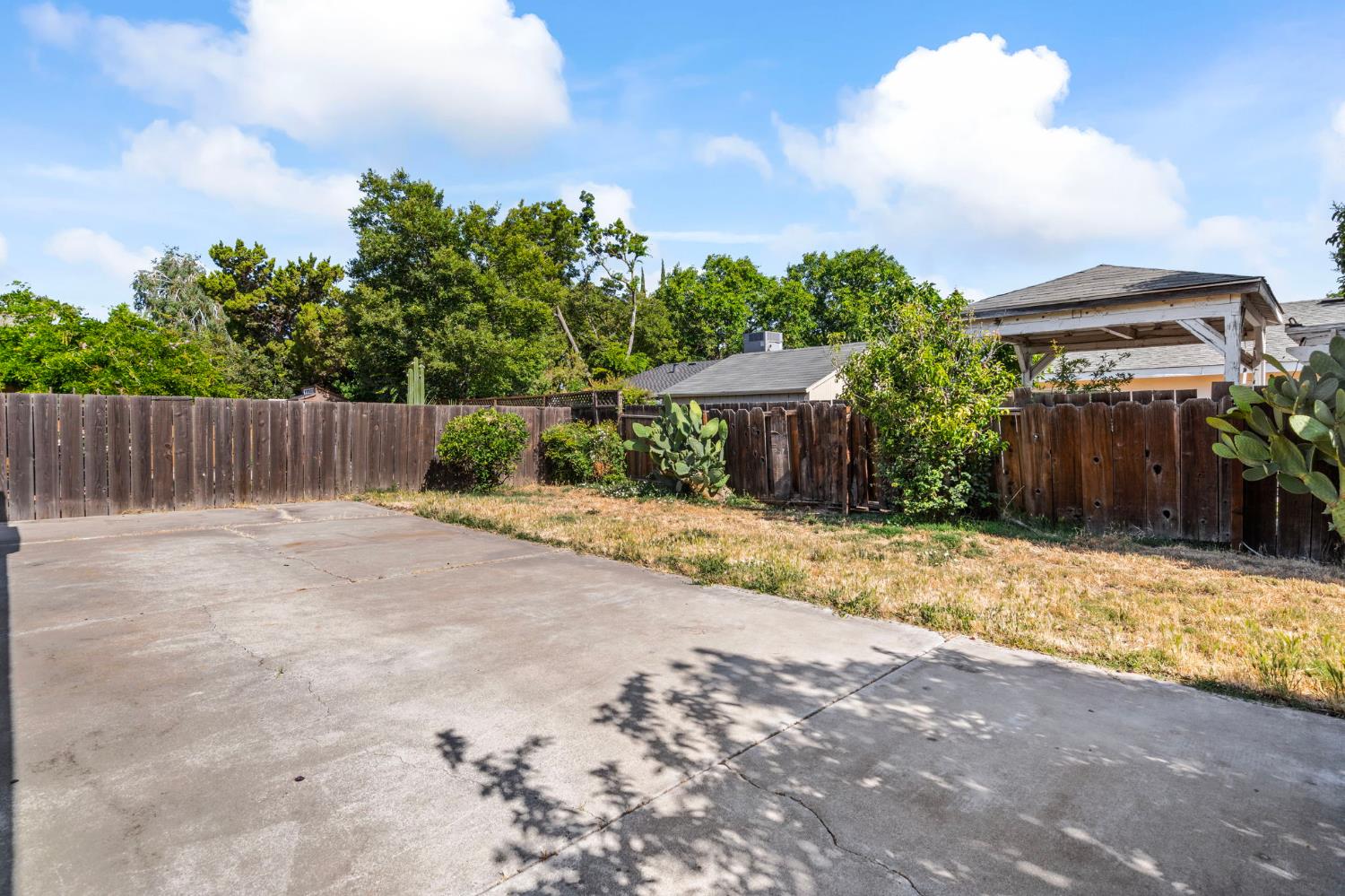 Oak Court, Tracy, California image 32
