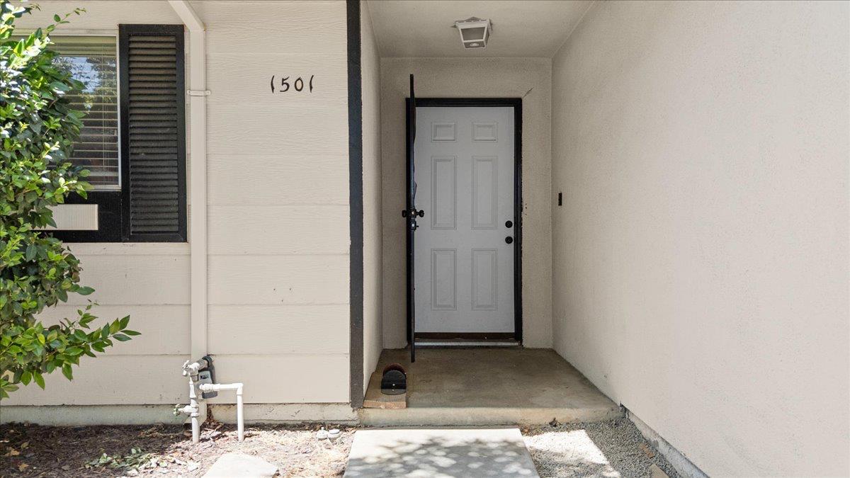 Entrada Way, Modesto, California image 6