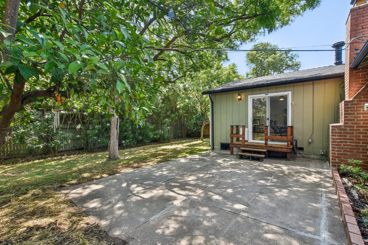 Cedarhurst Way, Carmichael, California image 17