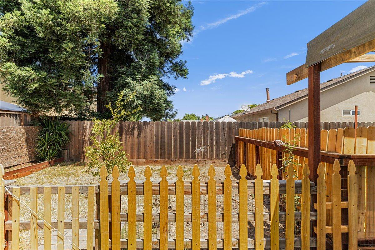 Entrada Way, Modesto, California image 36