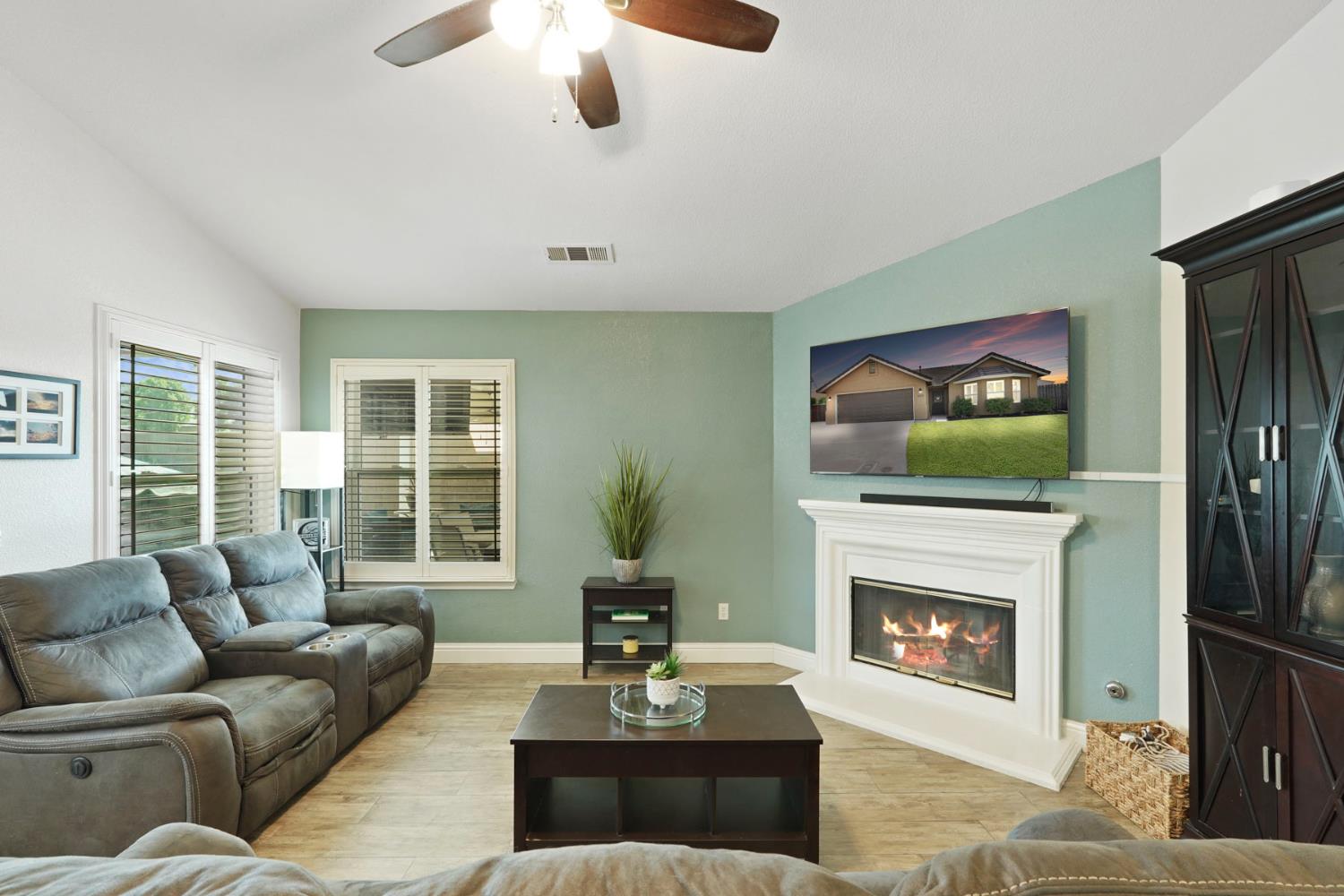 Blackbird Court, Lodi, California image 6