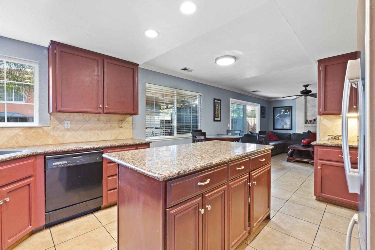 Parkside Drive, Tracy, California image 8