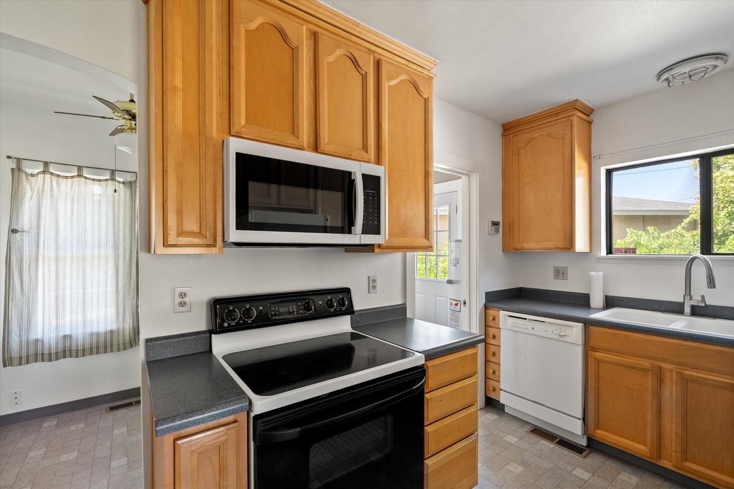 Brereton Way, Oroville, California image 15