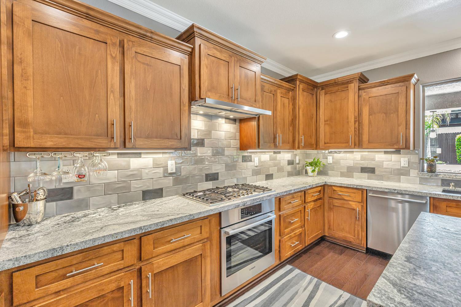 Detail Gallery Image 7 of 45 For 1088 Broken Spoke Ln, Roseville,  CA 95747 - 5 Beds | 4/1 Baths