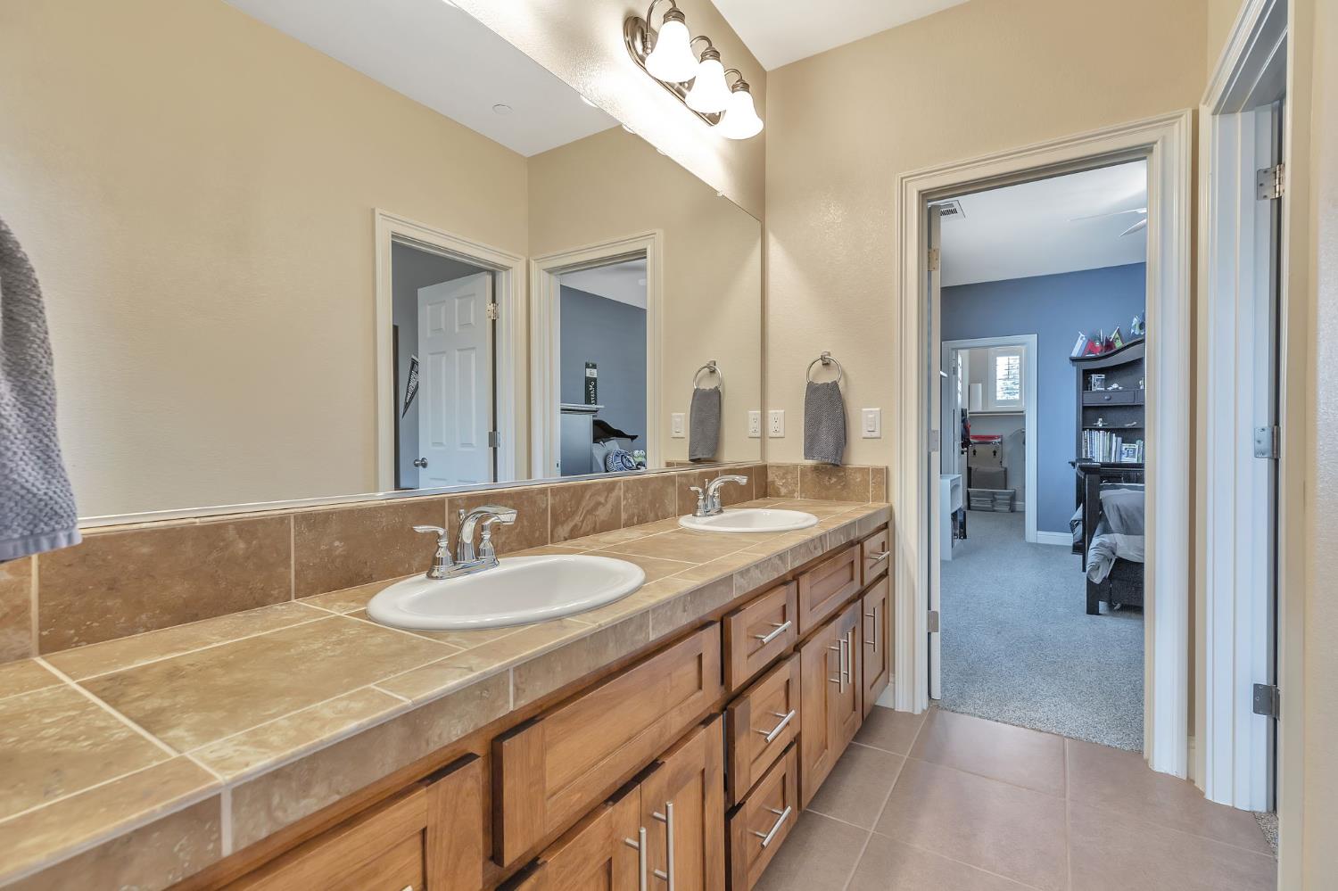 Detail Gallery Image 29 of 45 For 1088 Broken Spoke Ln, Roseville,  CA 95747 - 5 Beds | 4/1 Baths