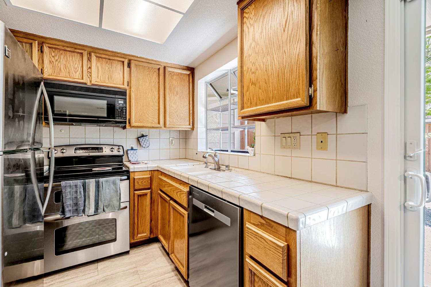 Macaw Way, San Jose, California image 5