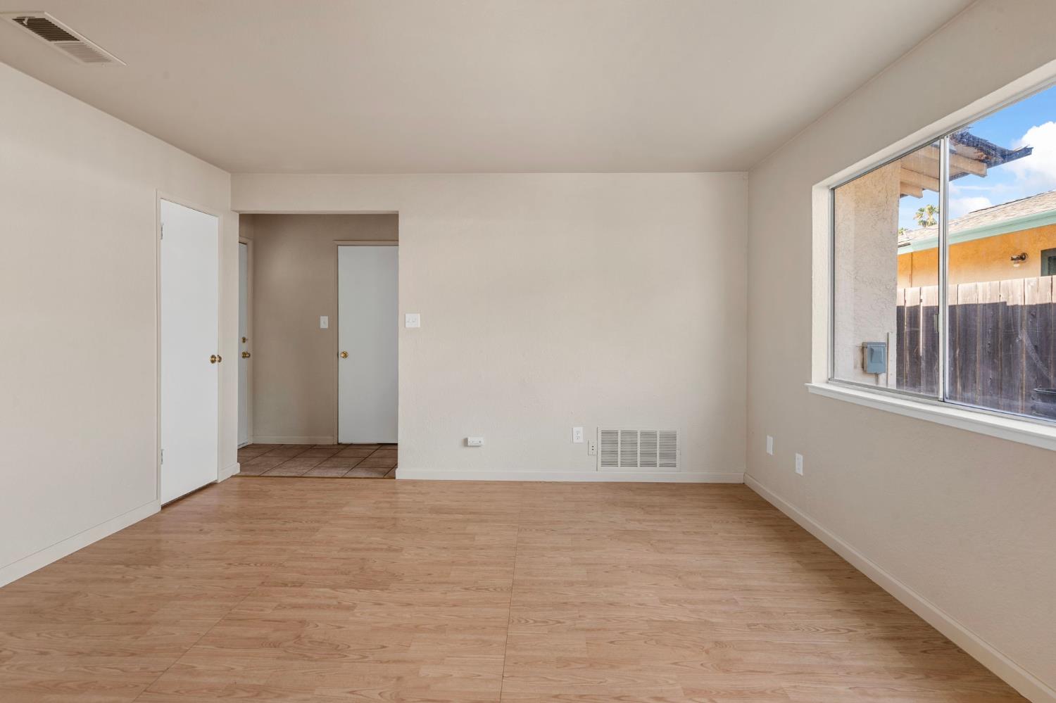 Oak Court, Tracy, California image 8