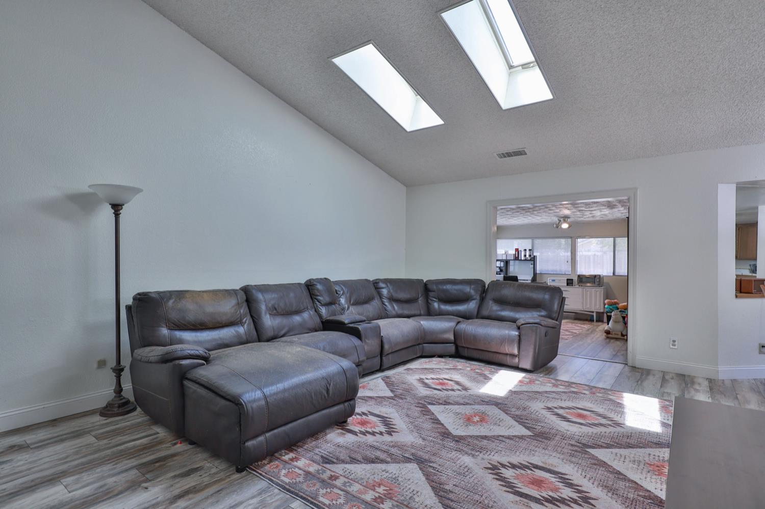 Falcon Meadow Dr Drive, Elk Grove, California image 12