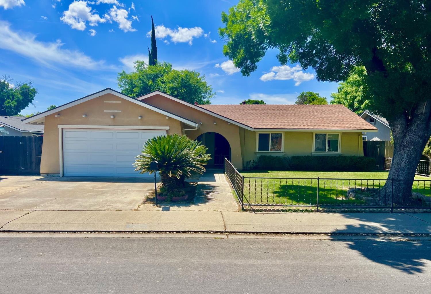 Blue Daisy Way, Modesto, California image 1